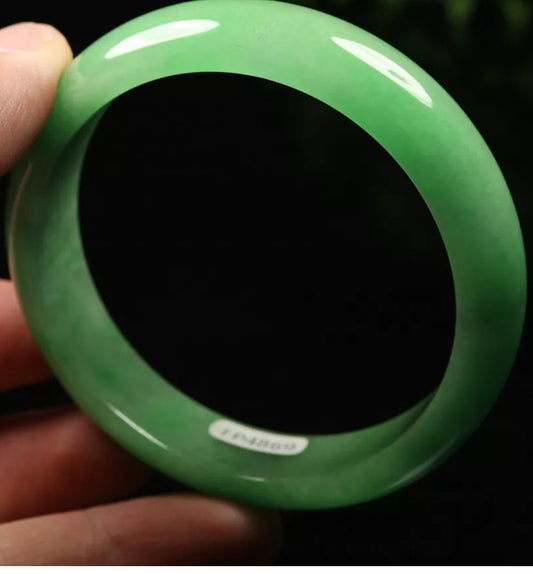 VINTAGE Large Jadeite Green Jade Bangle Size 60mm Solid Apple Green Jade J791 - JazzyJewelbyAmina 