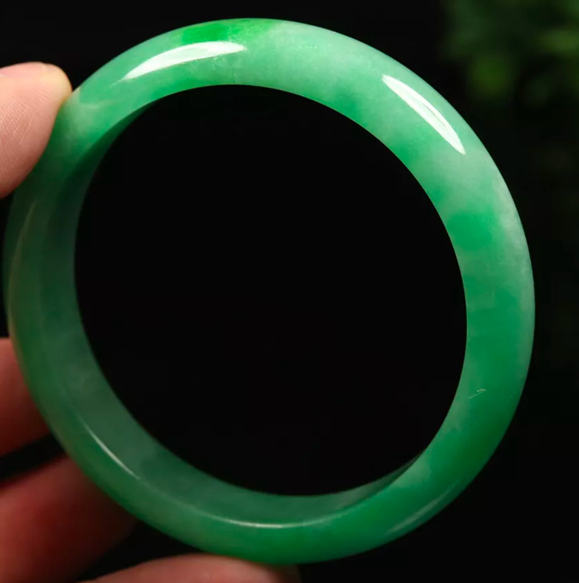 VINTAGE Large Jadeite Green Jade Bangle Size 60mm Beautiful Pop Green D625 - JazzyJewelbyAmina 