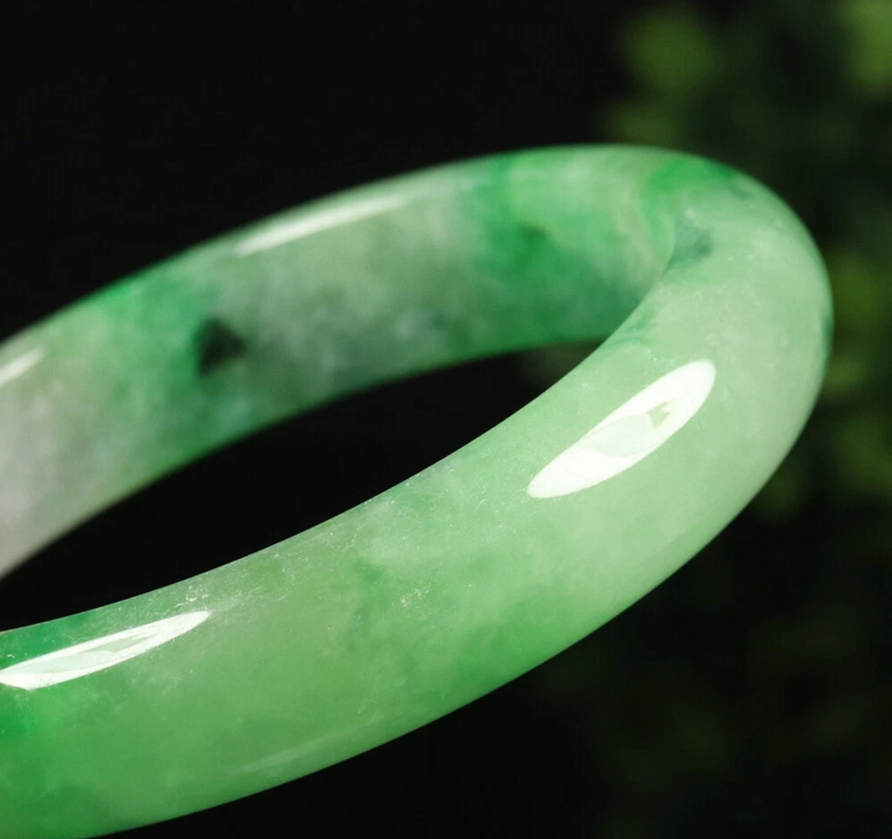 VINTAGE Medium Jadeite Green Lavender Icy Jade Bangle Size 59mm U653