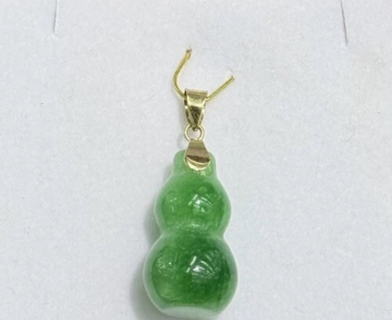 VINTAGE 14k Solid Yellow Gold Natural Green Jade Pendant Charm, Hand Carved Hulu Gourd