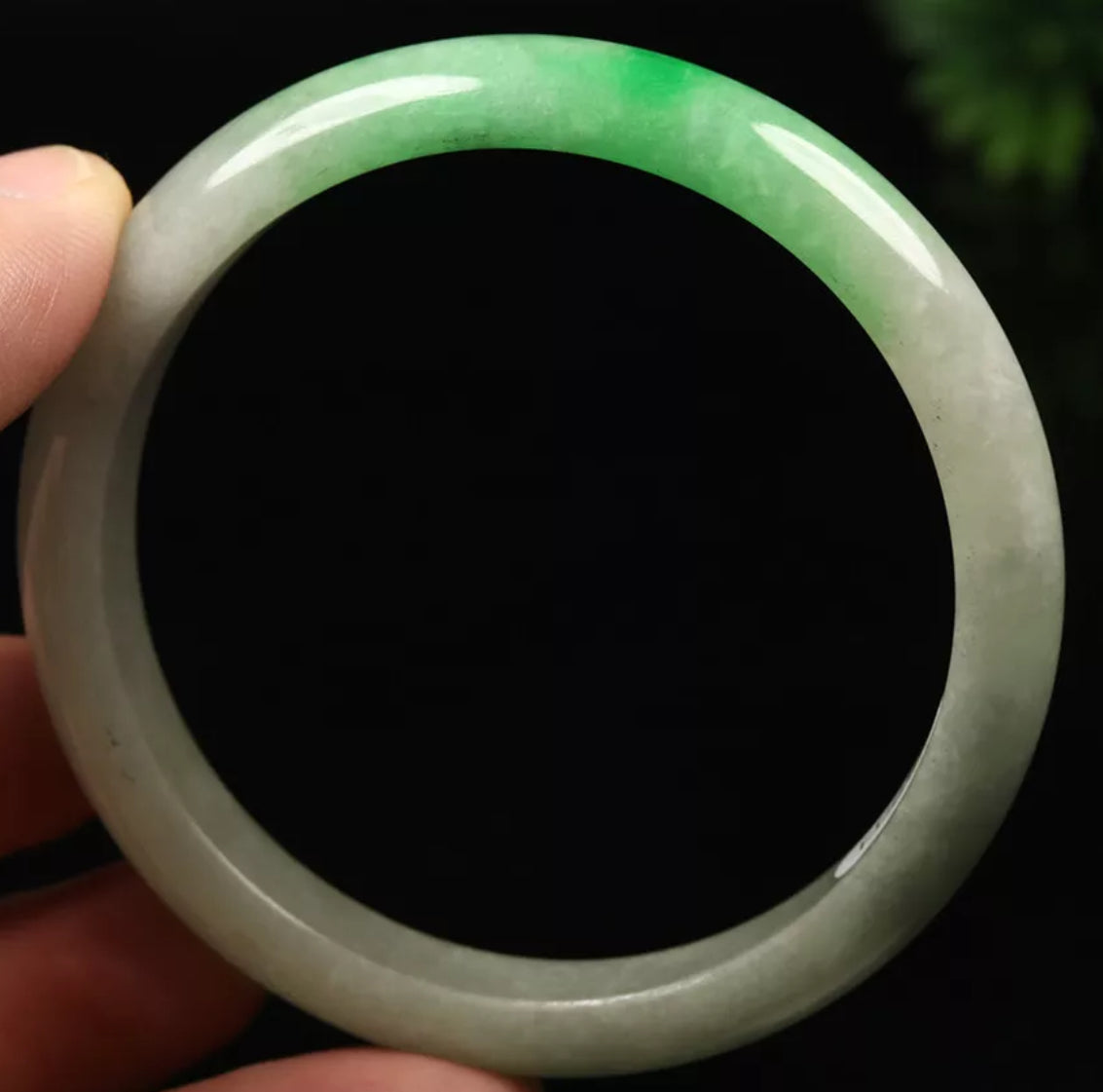 VINTAGE Medium Jadeite Green/White Jade Bangle Size 58mm N305 - JazzyJewelbyAmina 