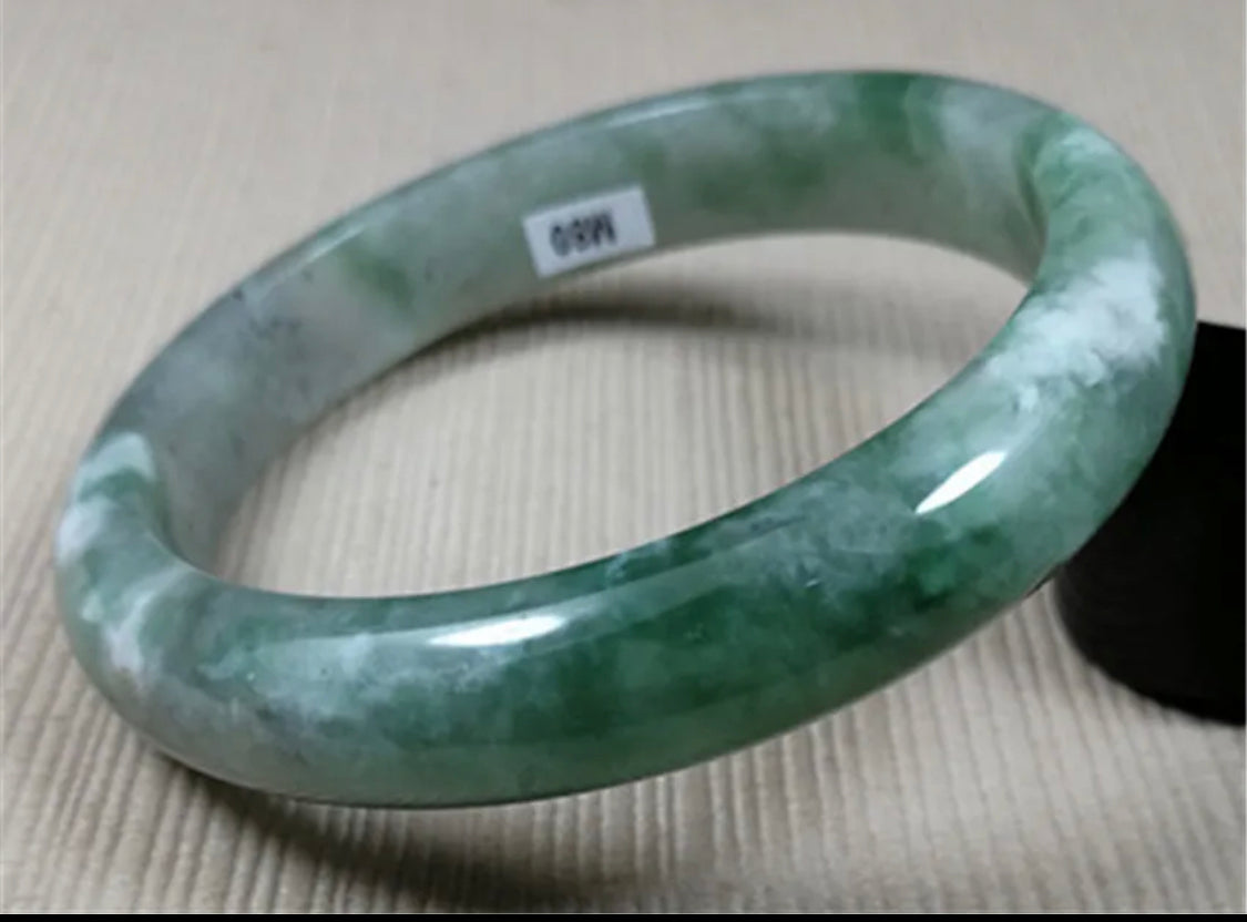 VINTAGE Large Jadeite Green Jade Bangle Size 62mm S80 - JazzyJewelbyAmina 