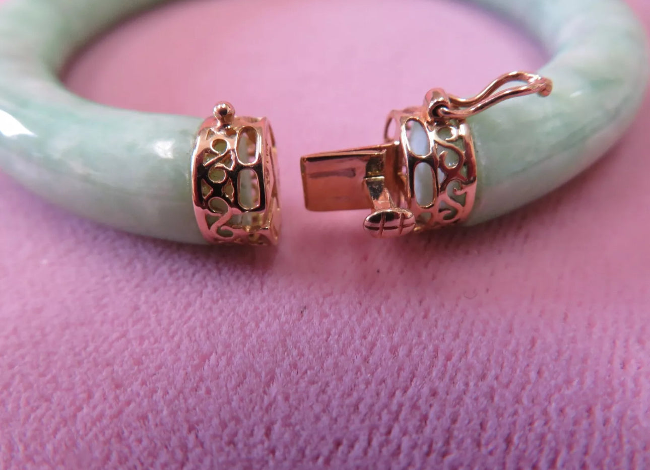 VINTAGE Vtg 14K Yellow Gold Hinge Jade Bangle 7"Fine Jade Piece