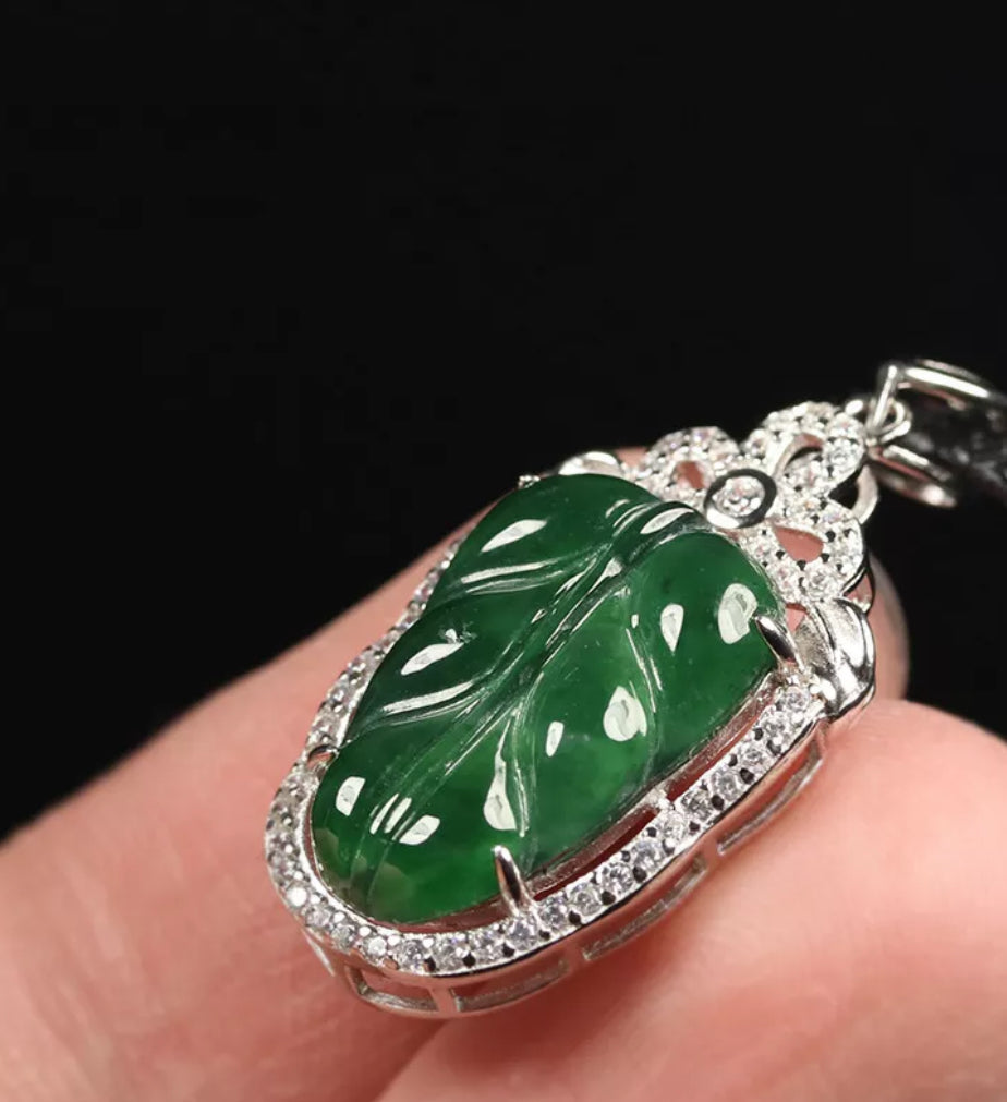VINTAGE Jadeite Green Jade Leaf w/ 925 Sterling Silver Bail/Setting - JazzyJewelbyAmina 