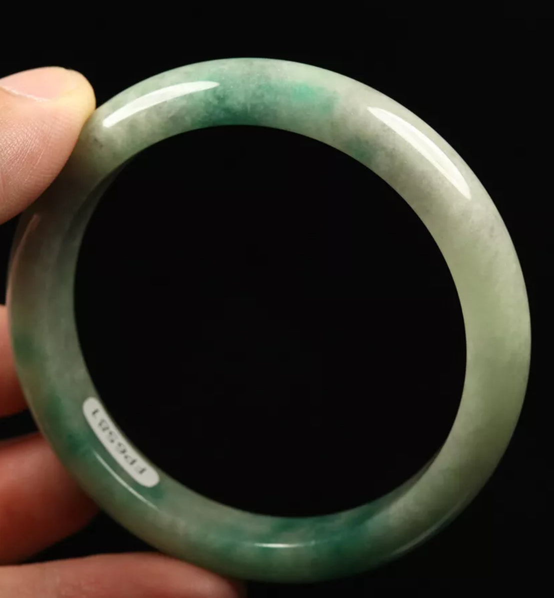 VINTAGE Small Jadeite Green/White Jade Bangle Size 56mm O581 - JazzyJewelbyAmina 