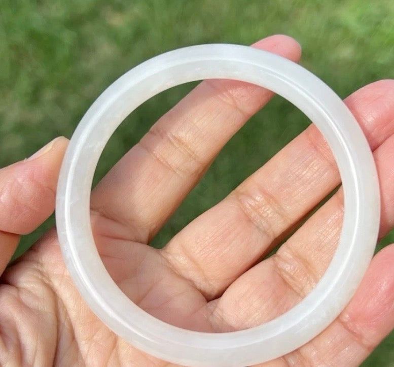 VINTAGE Small Nephrite Jade Bangle Size 56.2 MM Y281 - JazzyJewelbyAmina 