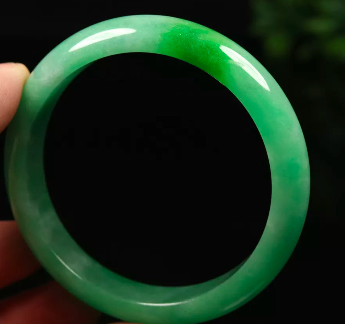 VINTAGE Large Jadeite Green Jade Bangle Size 60mm Beautiful Pop Green D625 - JazzyJewelbyAmina 