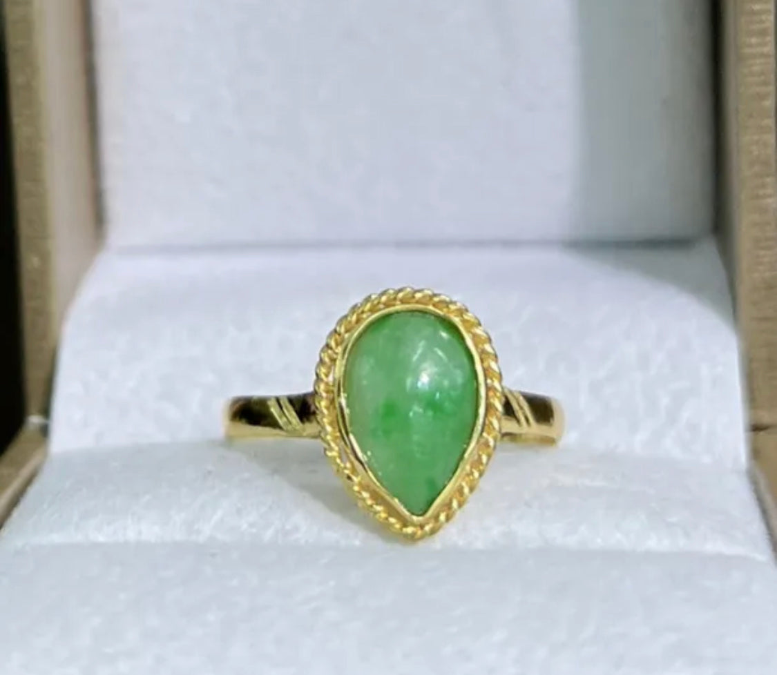 VINTAGE Jade Pear Shaped 14K Solid Gold Ring Size 7.5 US - JazzyJewelbyAmina 