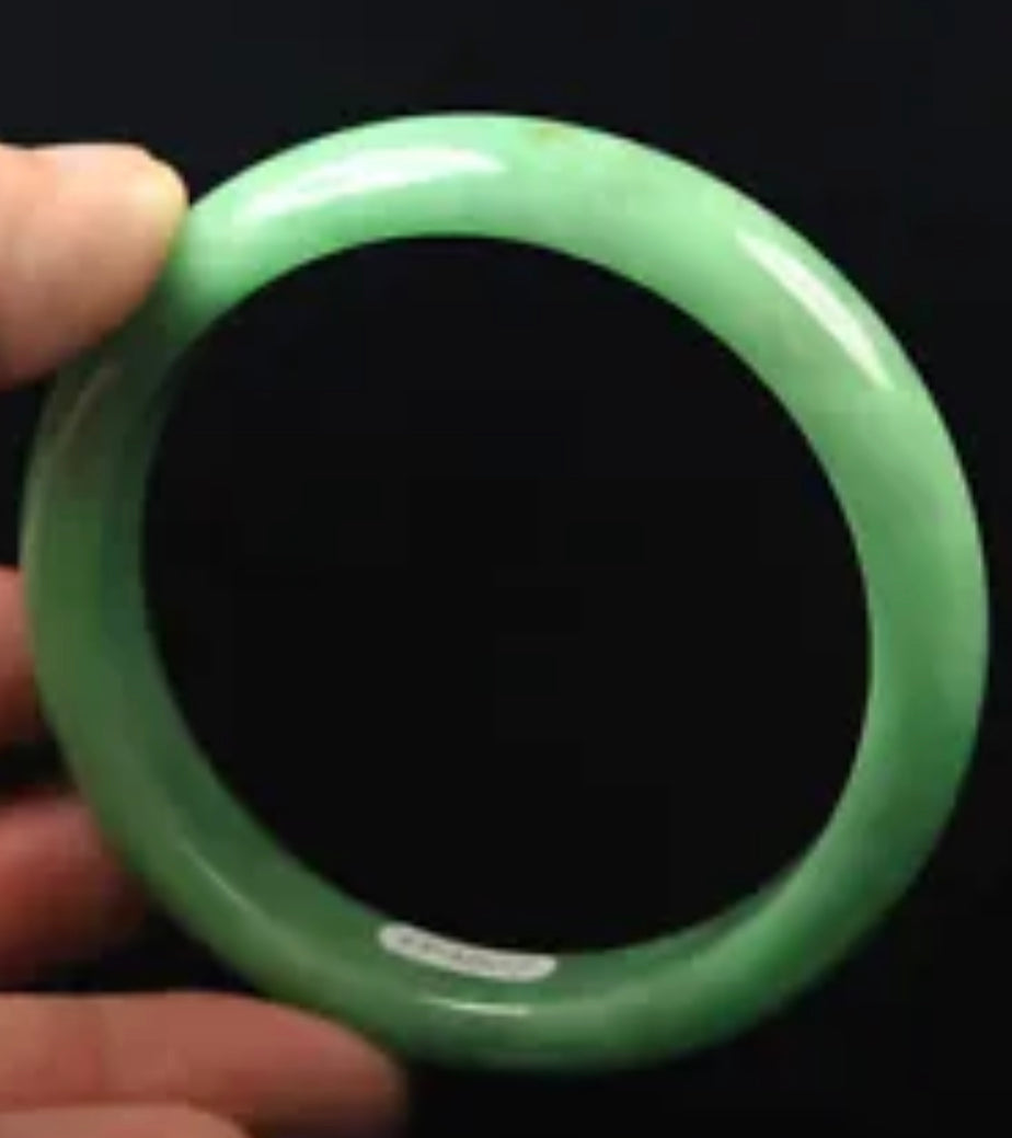 VINTAGE Large Jadeite Green Jade Bangle Size 62mm J667 - JazzyJewelbyAmina 
