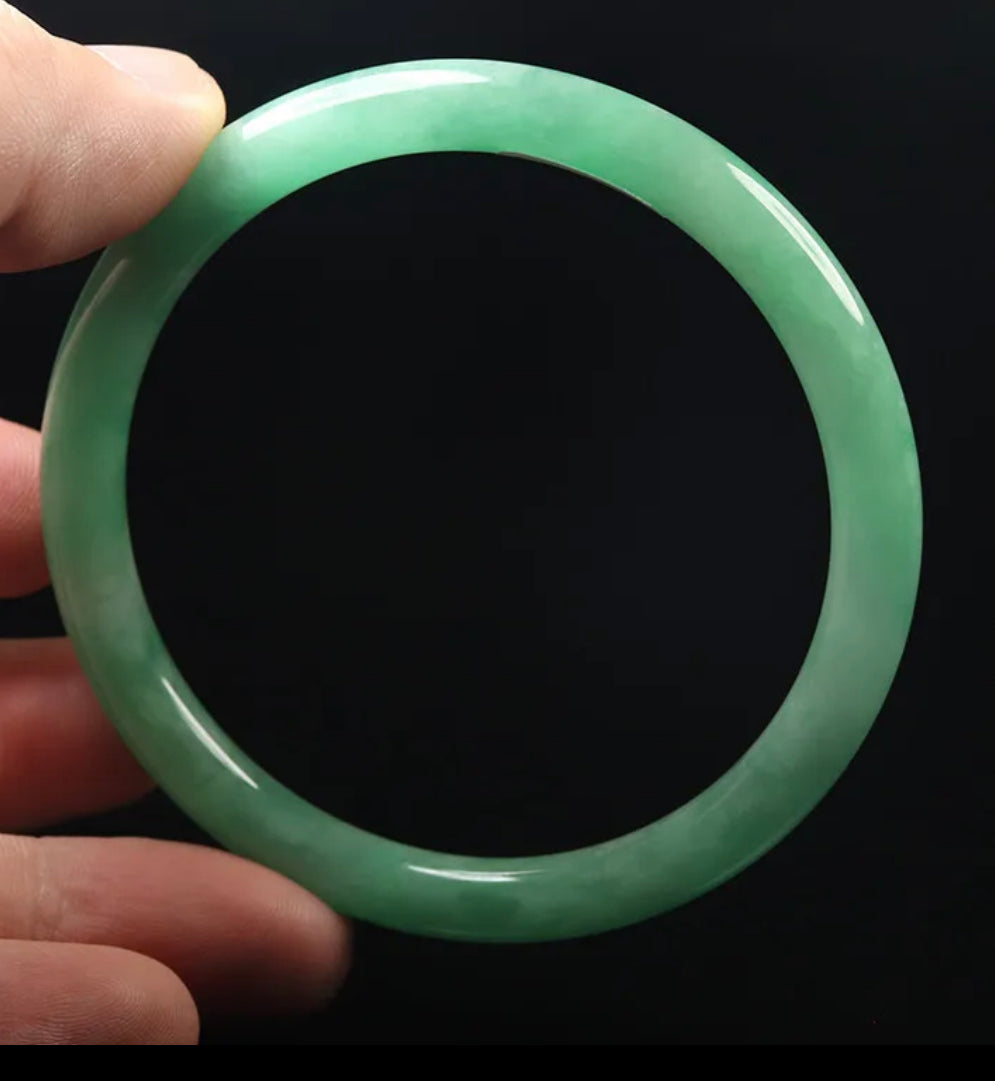 VINTAGE Large Jadeite Green Jade Bangle Round Princess Cut Size 60mm F759 - JazzyJewelbyAmina 