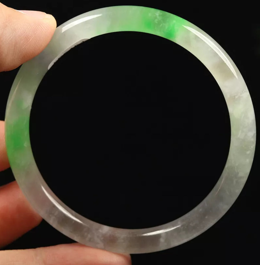 VINTAGE Medium Jadeite Green Icy Jade Bangle Size 57mm Round Princess Thin Cut S451 - JazzyJewelbyAmina 