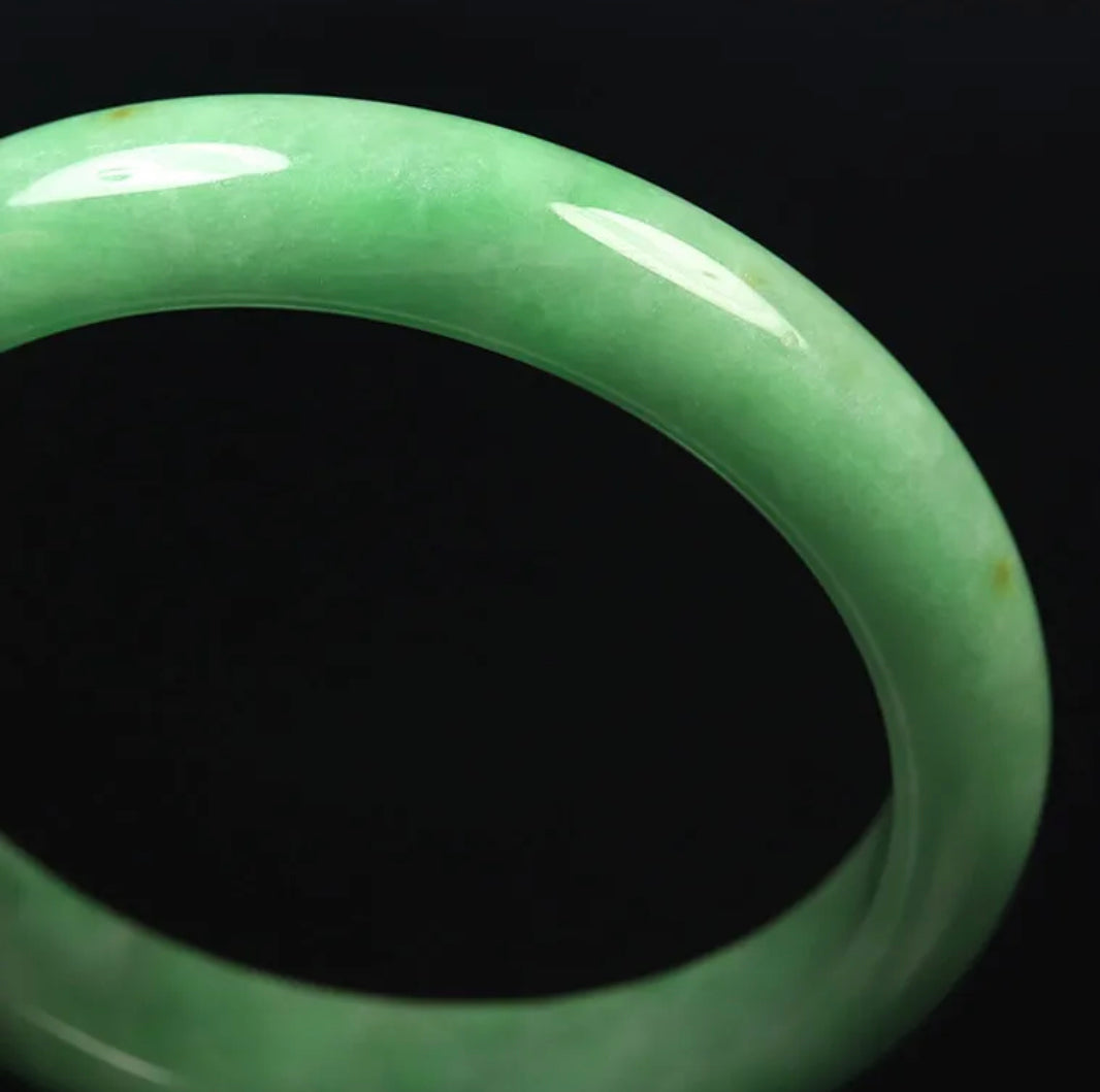VINTAGE Large Jadeite Green Jade Bangle Size 62mm J667 - JazzyJewelbyAmina 