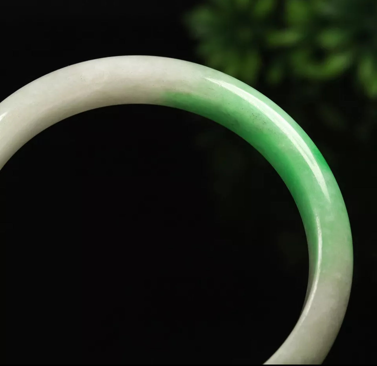 VINTAGE Medium Jadeite Green/White Jade Bangle Size 58mm N305 - JazzyJewelbyAmina 