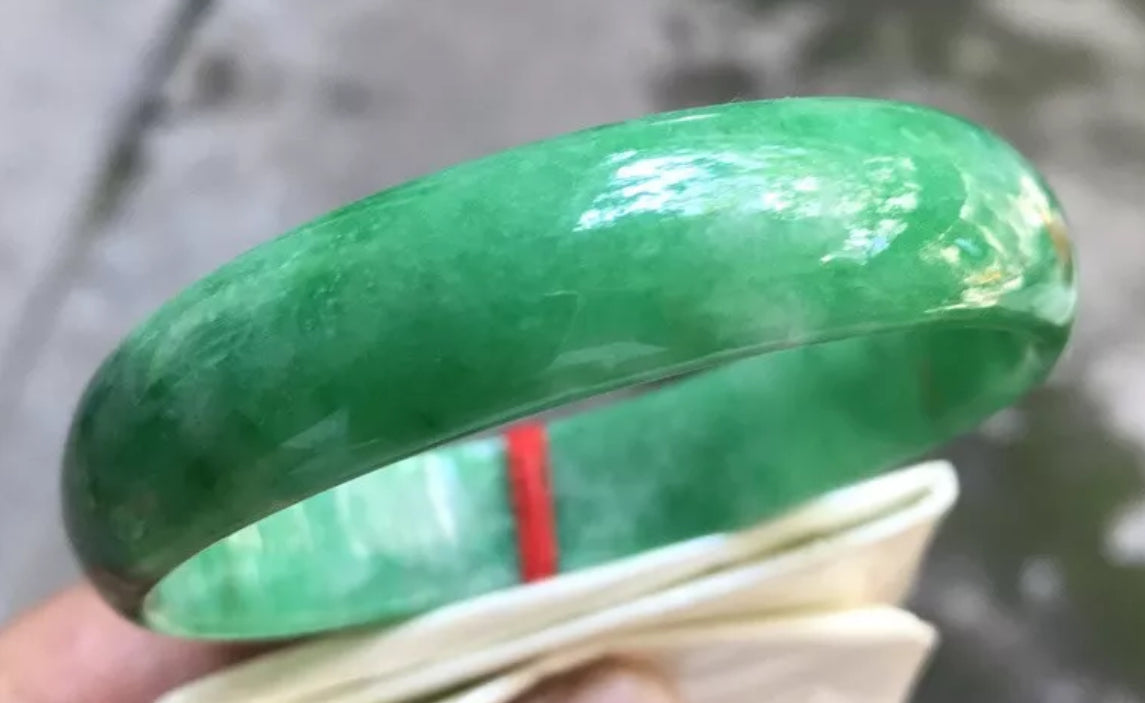 VINTAGE Large Jadeite Green Jade Bangle Size 62mm Emerald Green A464 - JazzyJewelbyAmina 
