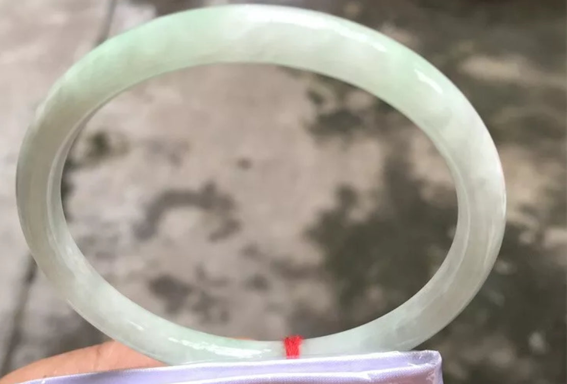 VINTAGE Large Jadeite Green Icy Jade Bangle Size 60.3 mm Round Princess Thin Cut D509 - JazzyJewelbyAmina 