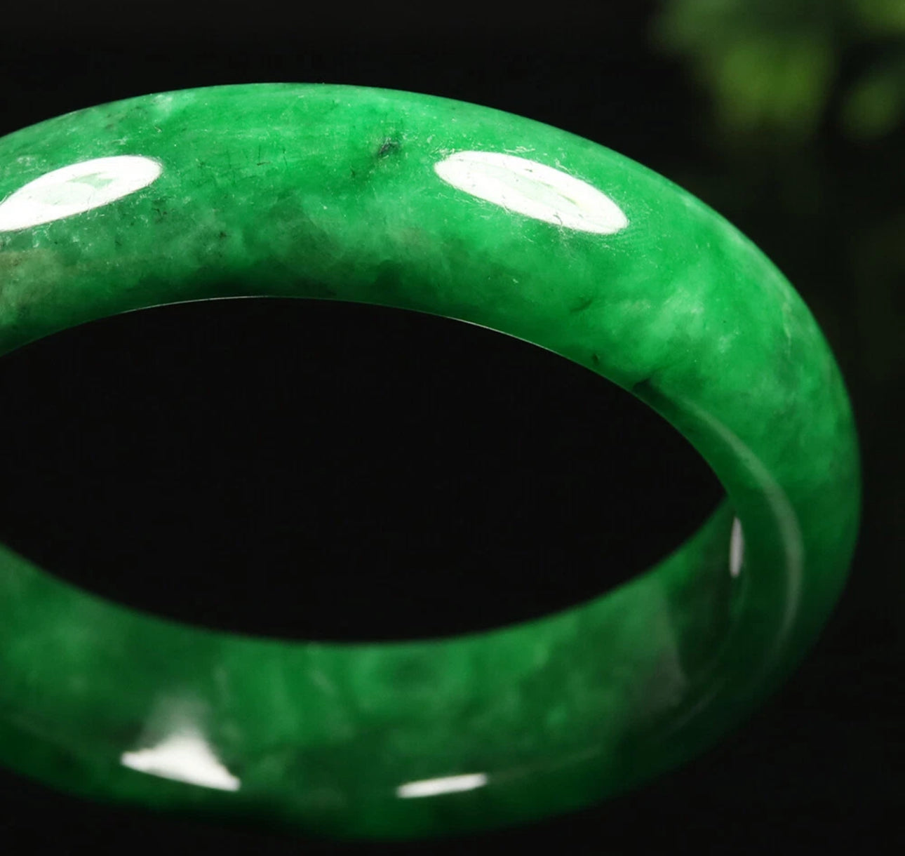 VINTAGE Medium Jadeite Green Jade Bangle Size 59mm Emerald Green! A693 - JazzyJewelbyAmina 