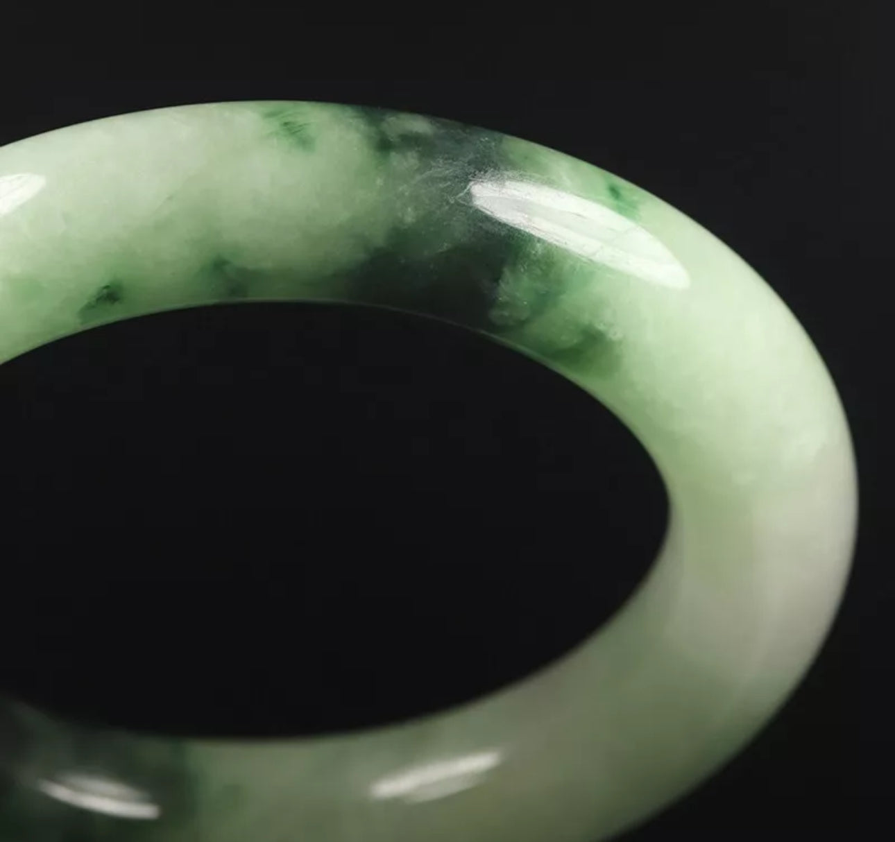 VINTAGE Small Jadeite Green Jade Bangle Round Princess Cut Size 55mm O613 - JazzyJewelbyAmina 