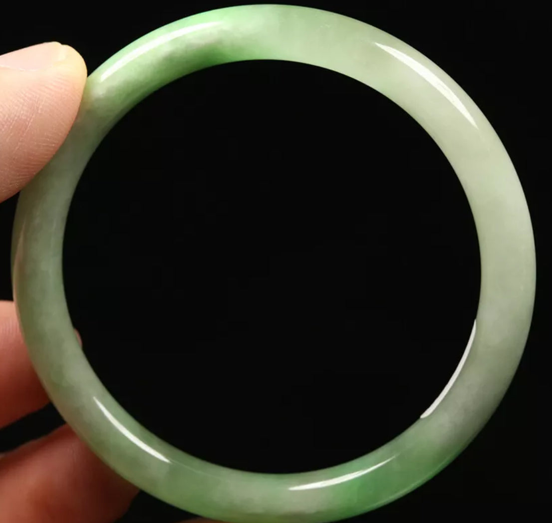VINTAGE Small Jadeite Green/White Jade Bangle Size 55mm Round Princess Cut J009 - JazzyJewelbyAmina 