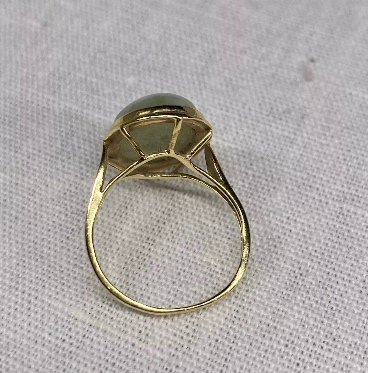 VINTAGE Jade 14K Solid Gold Oval Cabochon Ring Size 5 - JazzyJewelbyAmina 