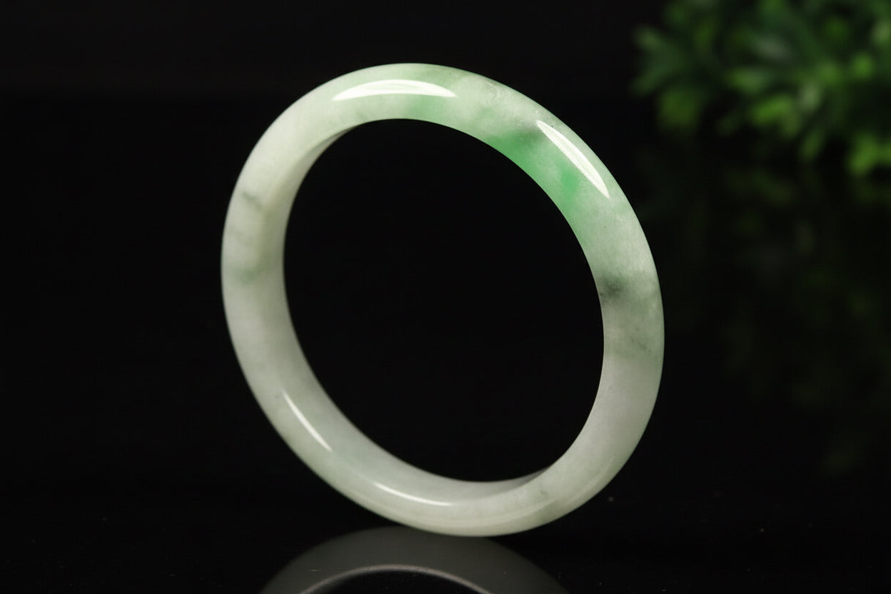 VINTAGE Small Jadeite Green/White Jade Bangle Size 55mm D281 - JazzyJewelbyAmina 