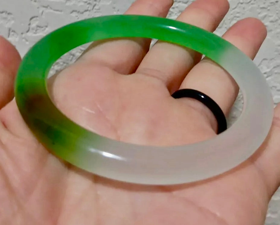 VINTAGE Large Jadeite Green/Lavender Jade Bangle Size 62.8mm Round Princess Cut U605 - JazzyJewelbyAmina 
