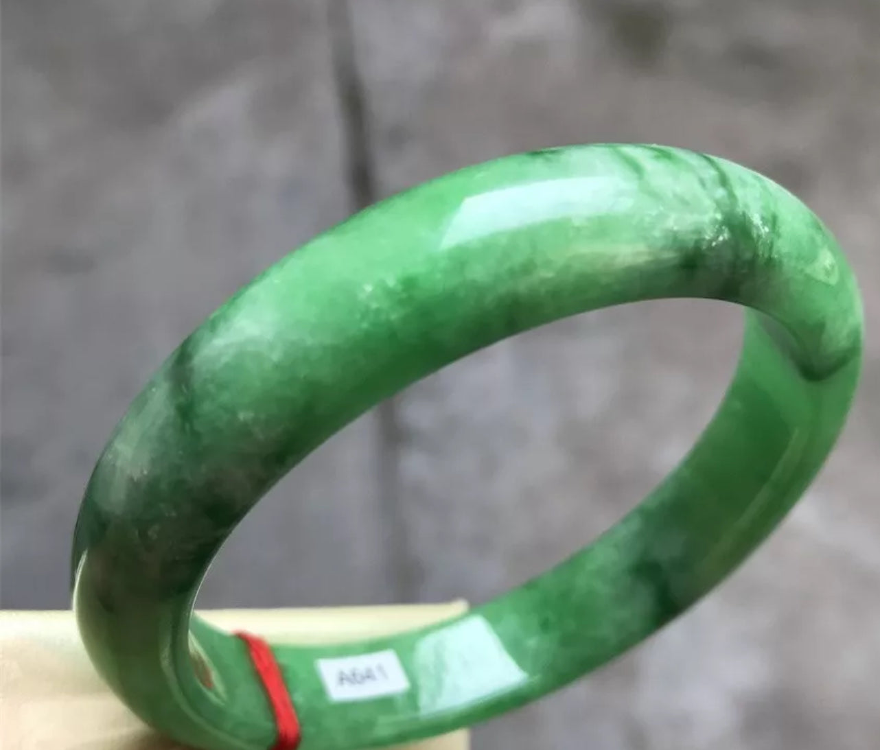VINTAGE Medium Jadeite Green Jade Bangle Size 59mm Emerald Green D641 - JazzyJewelbyAmina 