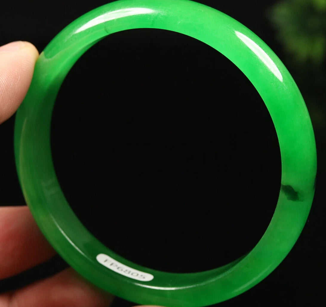 VINTAGE Large Jadeite Green Jade Bangle Size 62.5 mm Emerald Green w/ Hint of Black! A663 - JazzyJewelbyAmina 