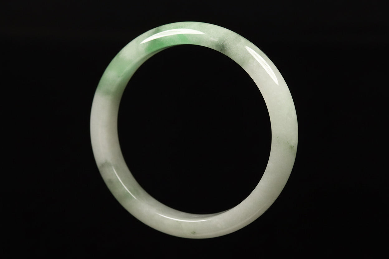 VINTAGE Small Jadeite Green/White Jade Bangle Size 55mm D281 - JazzyJewelbyAmina 