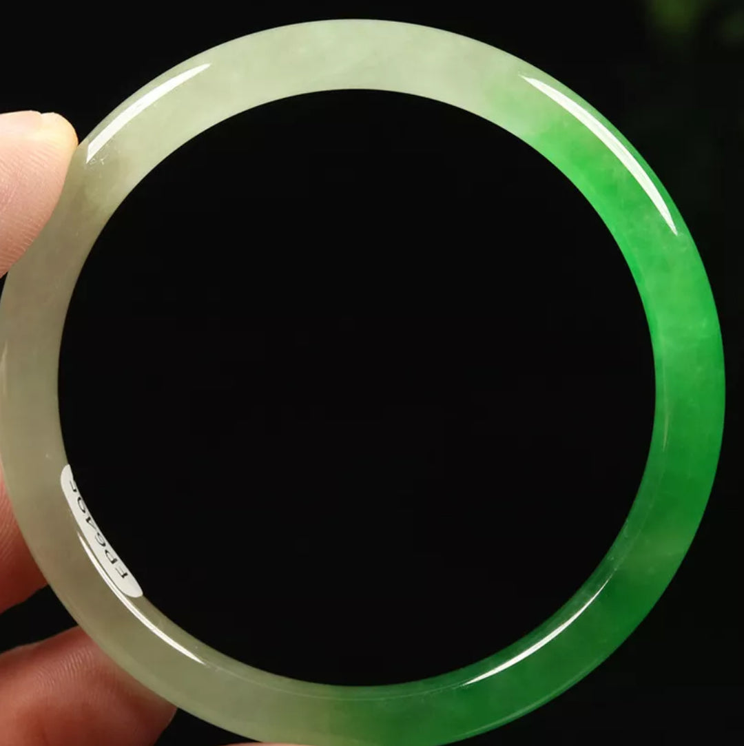 VINTAGE Medium Jadeite Green Jade Bangle Size 59mm Ombré Round Princess Cut G43 - JazzyJewelbyAmina 