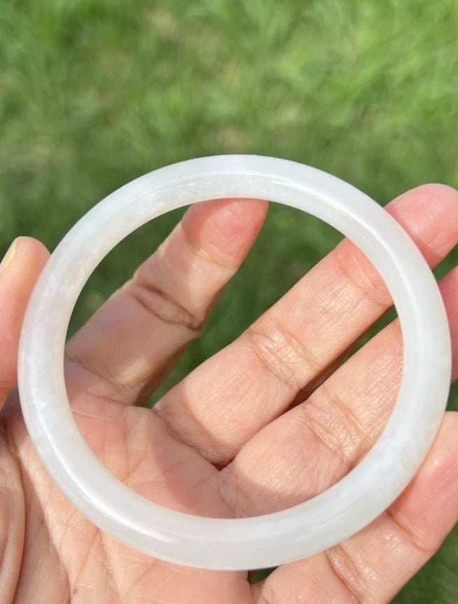 VINTAGE Small Nephrite Jade Bangle Size 56.2 MM Y281 - JazzyJewelbyAmina 
