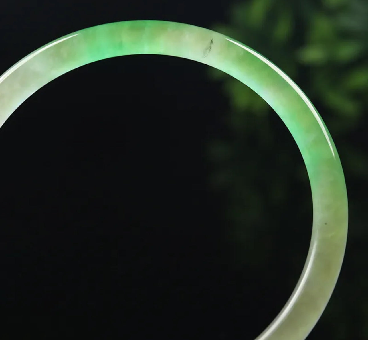 VINTAGE Large Jadeite Green/Lavender Jade Bangle Size 61mm Round Princess Thin Cut M953 - JazzyJewelbyAmina 