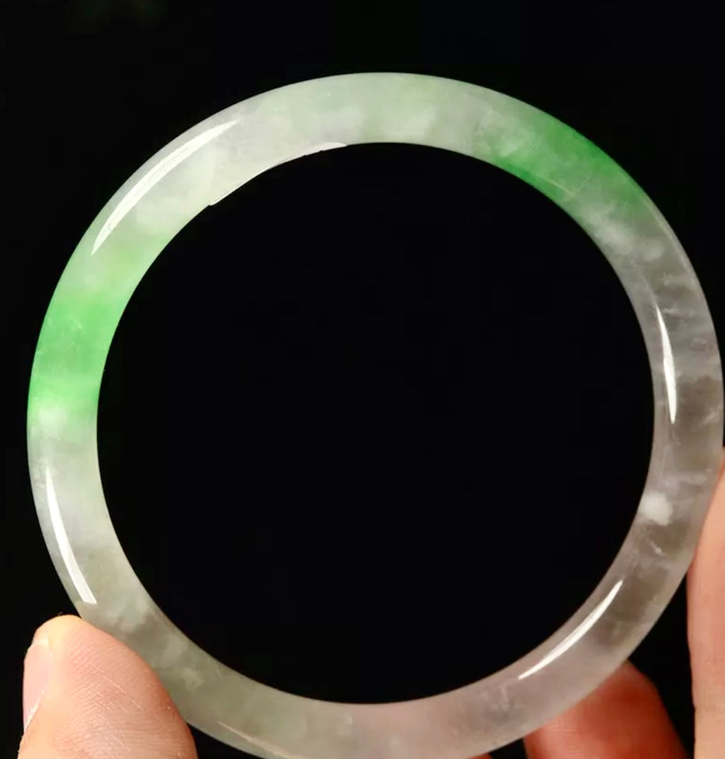 VINTAGE Medium Jadeite Green Icy Jade Bangle Size 57mm Round Princess Thin Cut S451 - JazzyJewelbyAmina 
