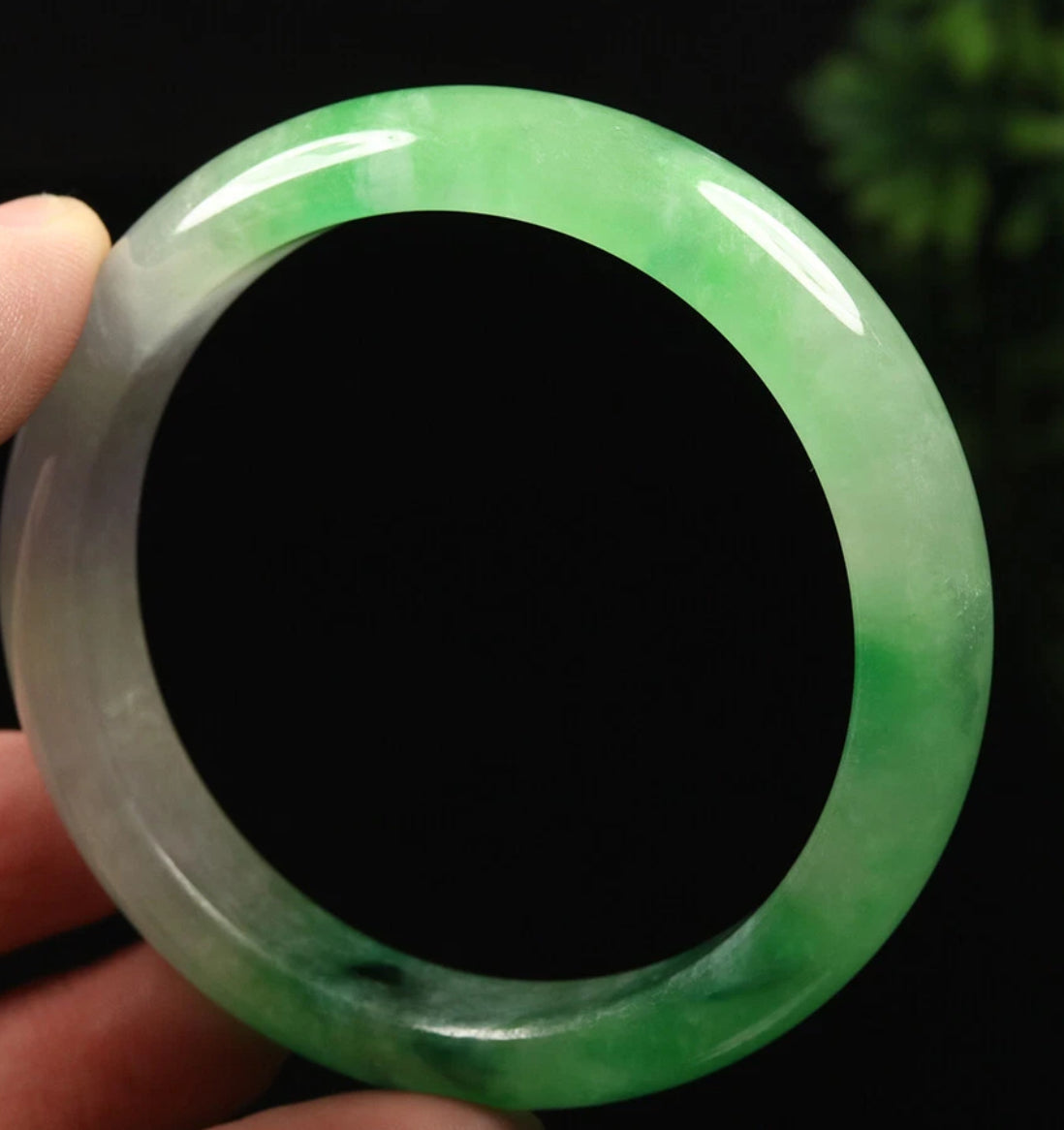 VINTAGE Medium Jadeite Green Lavender Icy Jade Bangle Size 59mm U653