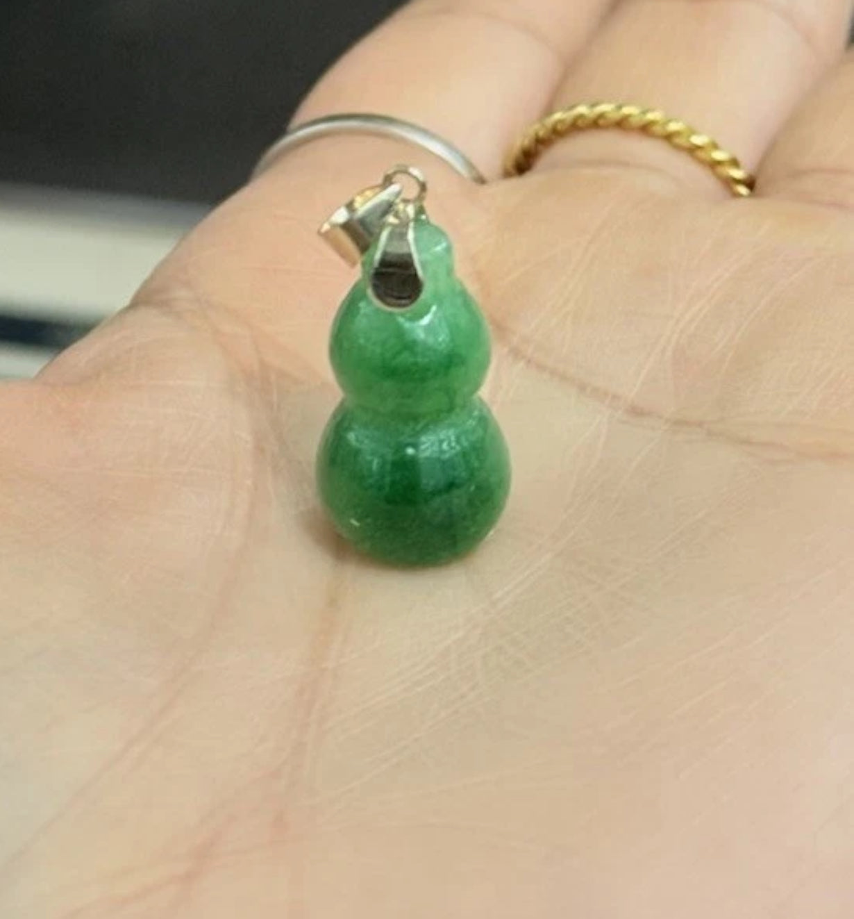 VINTAGE 14k Solid Yellow Gold Natural Green Jade Pendant Charm, Hand Carved Hulu Gourd