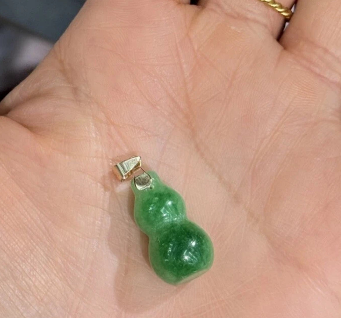 VINTAGE 14k Solid Yellow Gold Natural Green Jade Pendant Charm, Hand Carved Hulu Gourd