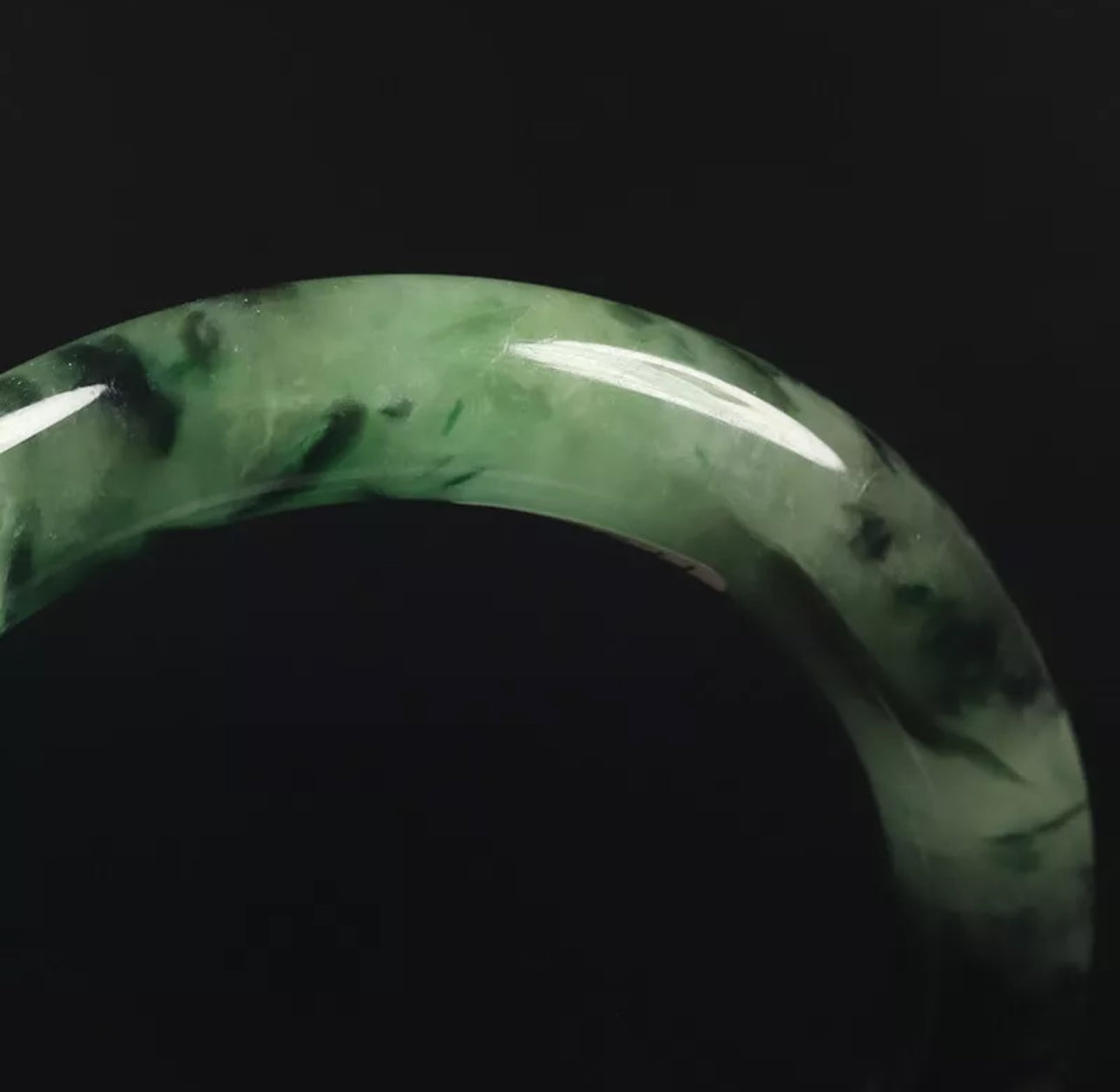 VINTAGE Medium Jadeite Green / Black Jade Bangle Size 57mm Round Princess Cut O533 - JazzyJewelbyAmina 