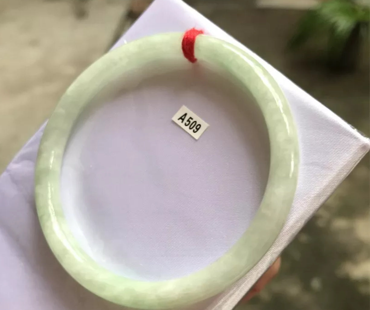 VINTAGE Large Jadeite Green Icy Jade Bangle Size 60.3 mm Round Princess Thin Cut D509 - JazzyJewelbyAmina 