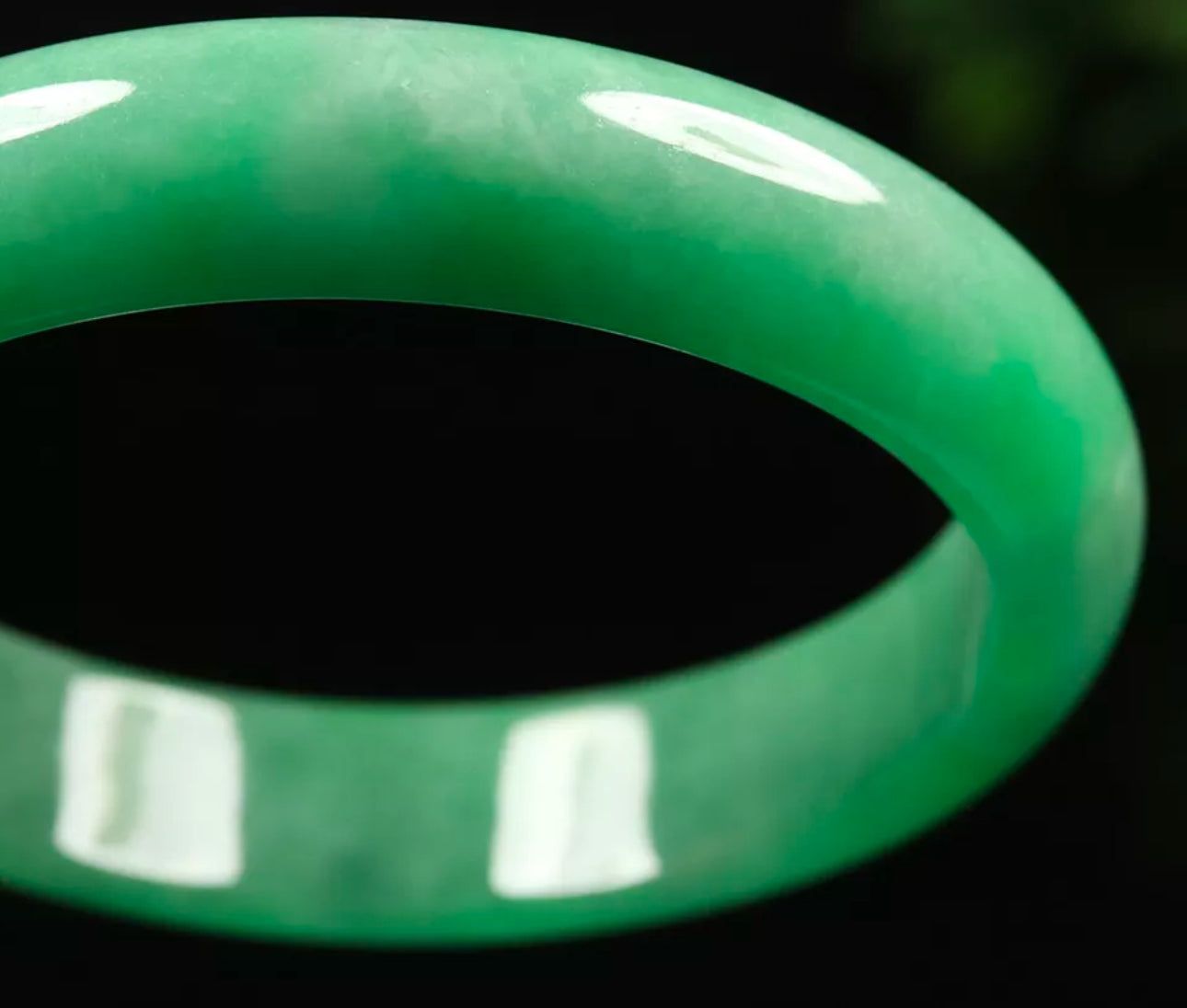 VINTAGE Large Jadeite Green Jade Bangle Size 60mm Beautiful Pop Green D625 - JazzyJewelbyAmina 