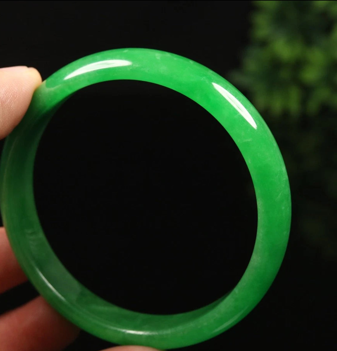 VINTAGE Large Jadeite Emerald Green Jade Bangle Size 61MM Y751