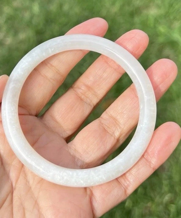 VINTAGE Small Nephrite Jade Bangle Size 56.2 MM Y281 - JazzyJewelbyAmina 