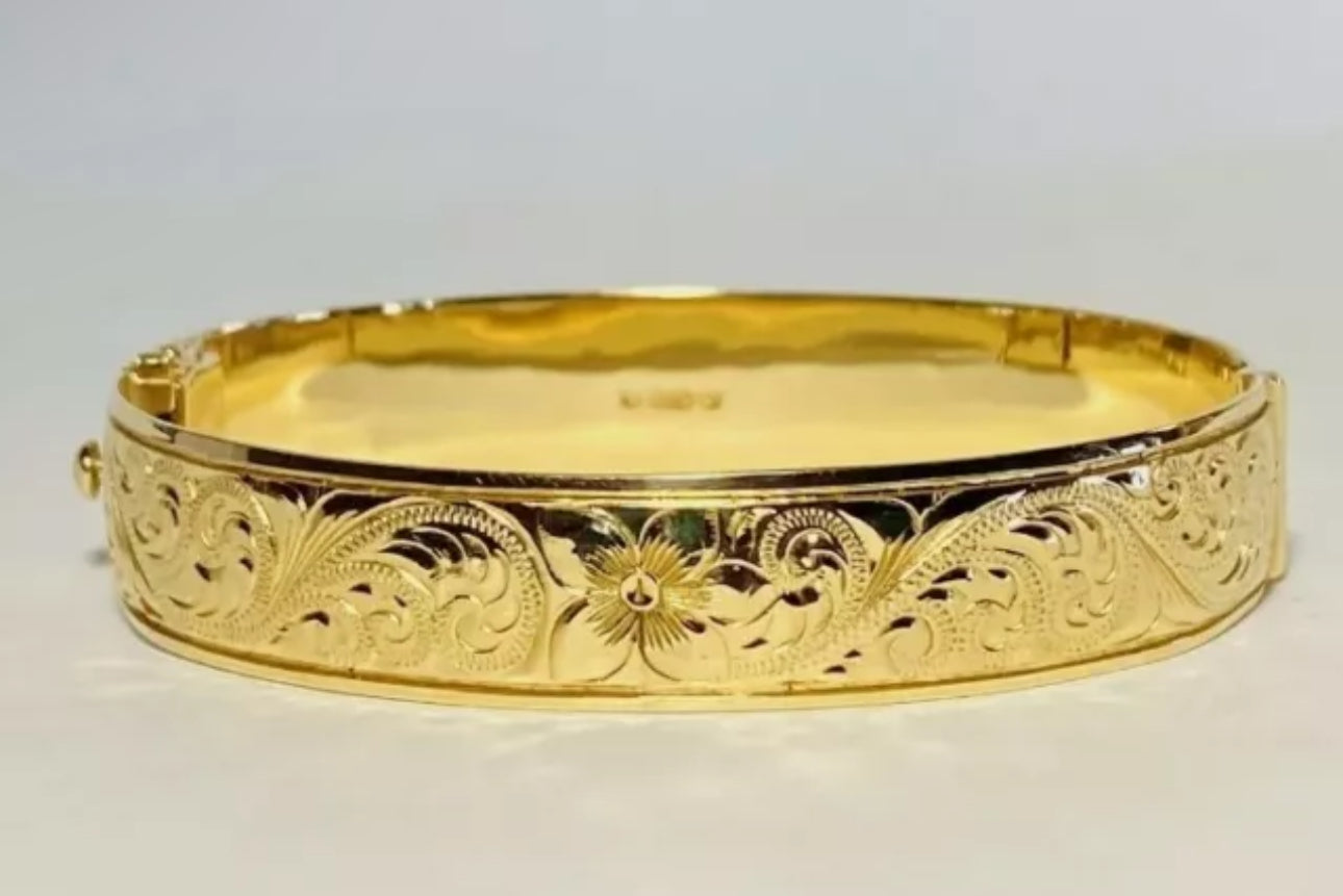 VINTAGE Na Hoku 12mm Hawaiian Heirloom Royal Scroll-Around Hinged Bangle Bracelet