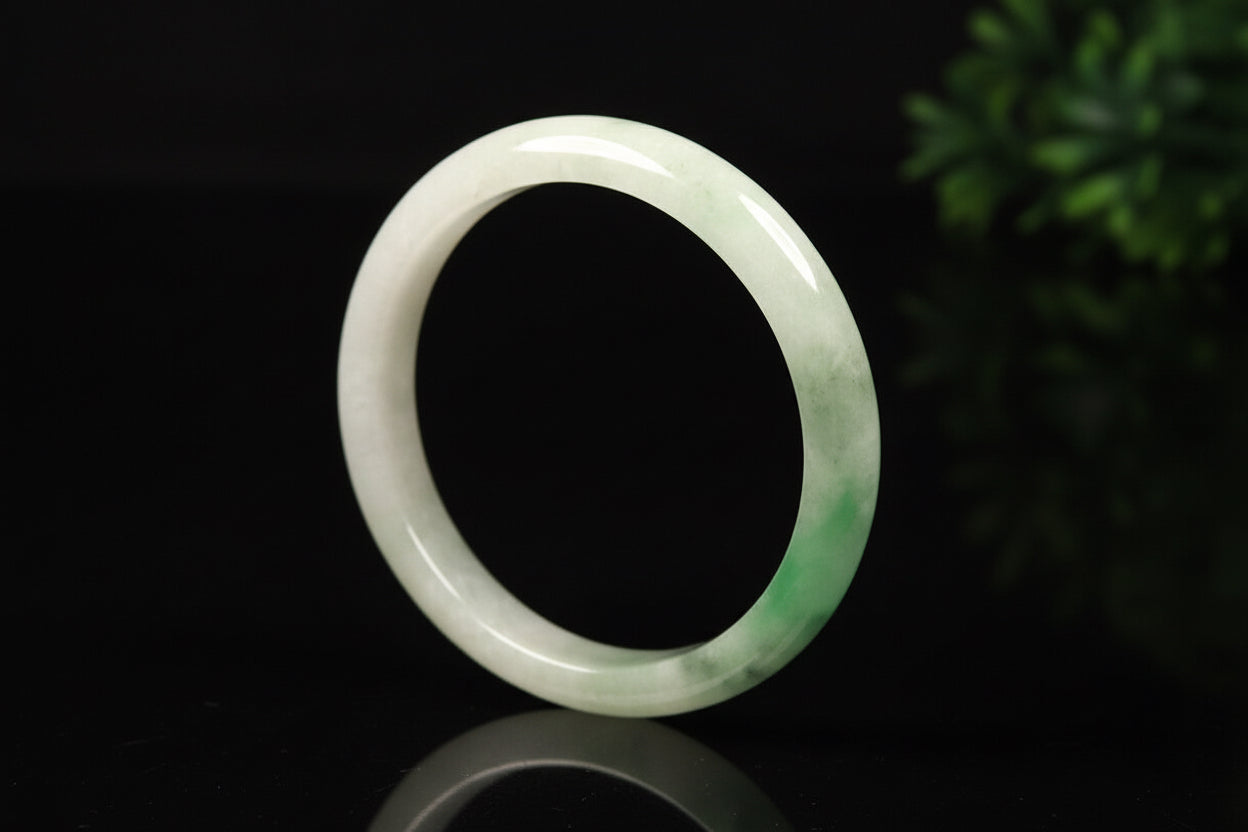VINTAGE Small Jadeite Green/White Jade Bangle Size 55mm D281 - JazzyJewelbyAmina 