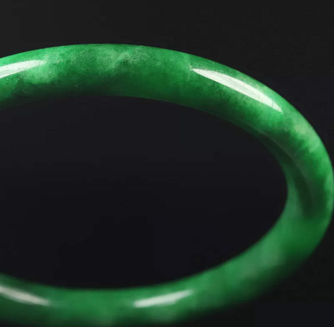 VINTAGE Small Jadeite Green Jade Bangle Round Princess Cut Size 56mm M829 Emerald Green! - JazzyJewelbyAmina 