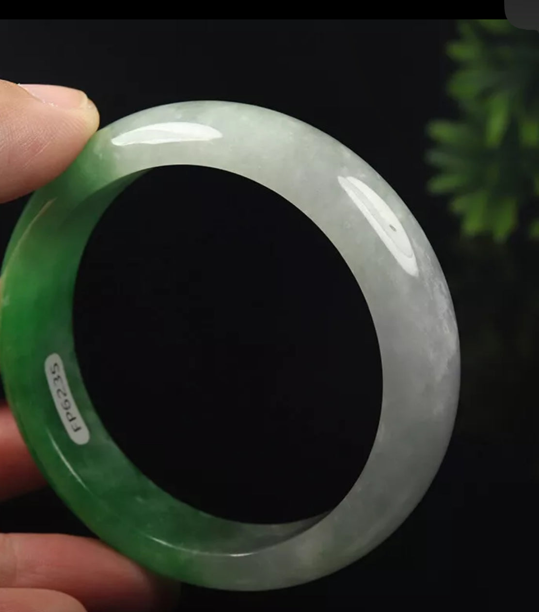 VINTAGE Medium Jadeite Green/Faint Lavender Jade Bangle Size 59mm N523 - JazzyJewelbyAmina 