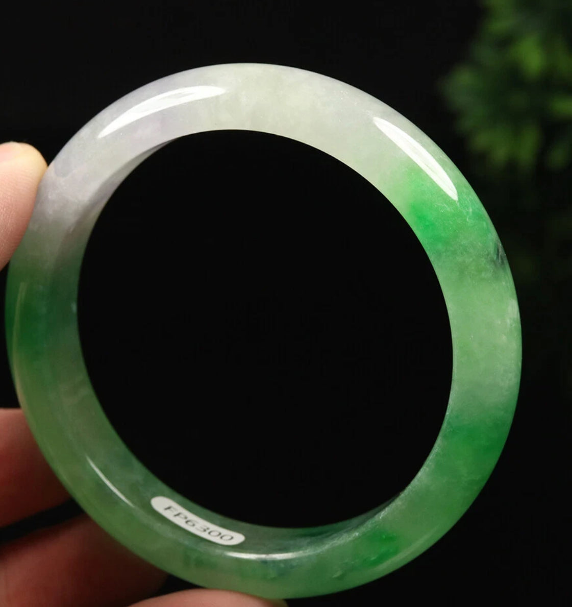 VINTAGE Medium Jadeite Green Lavender Icy Jade Bangle Size 59mm U653