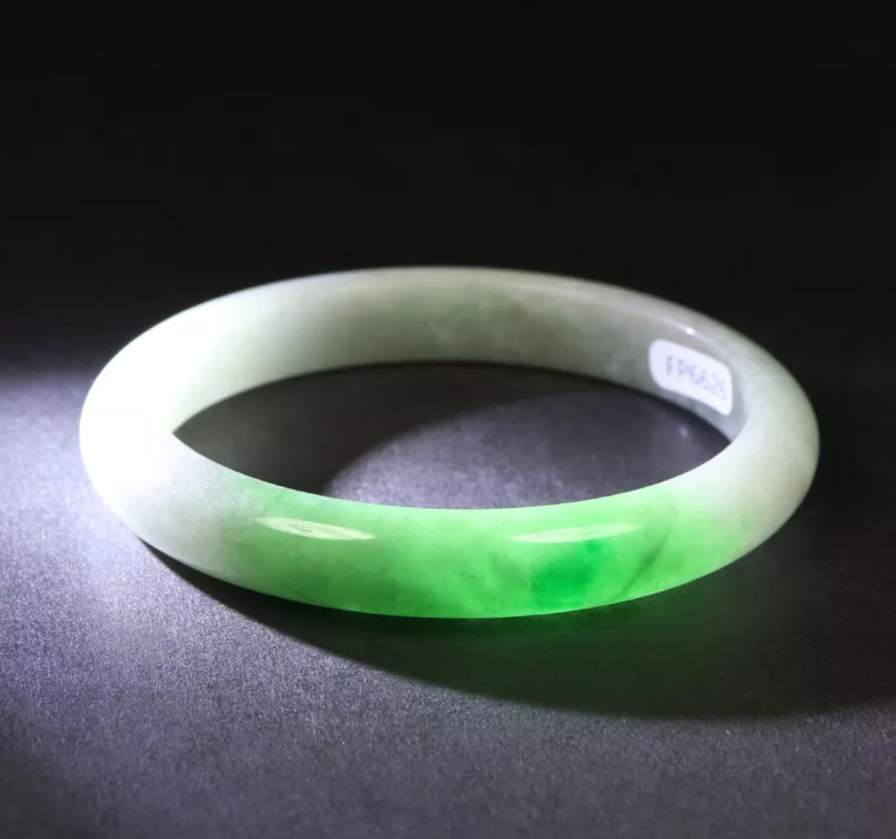 VINTAGE Medium Jadeite Green/White Jade Bangle Size 58mm N305 - JazzyJewelbyAmina 