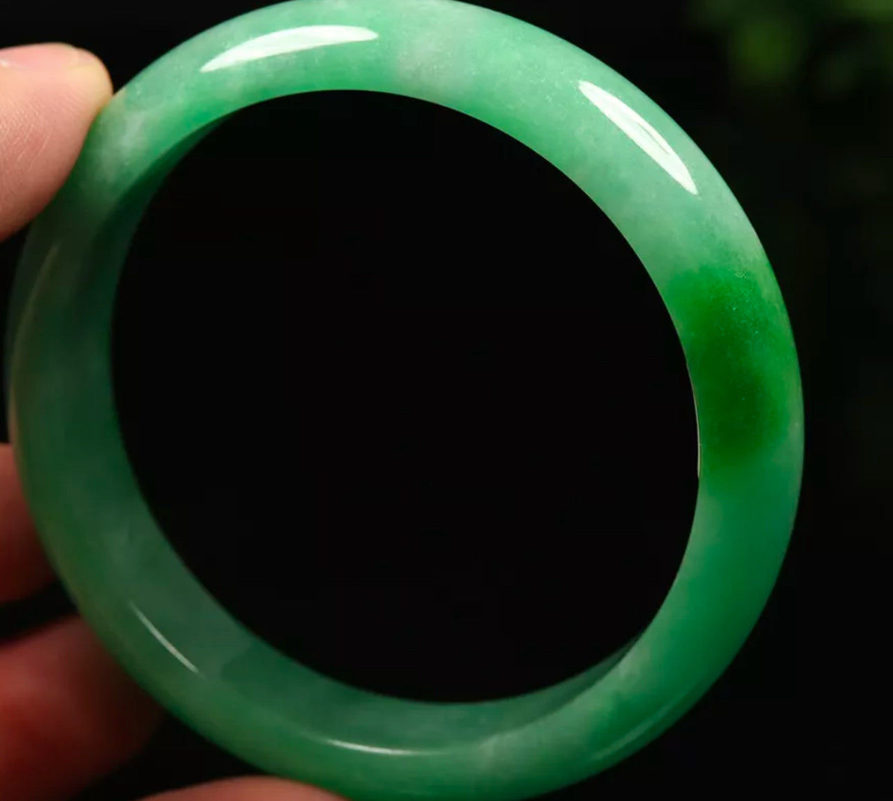 VINTAGE Large Jadeite Green Jade Bangle Size 60mm Beautiful Pop Green D625 - JazzyJewelbyAmina 