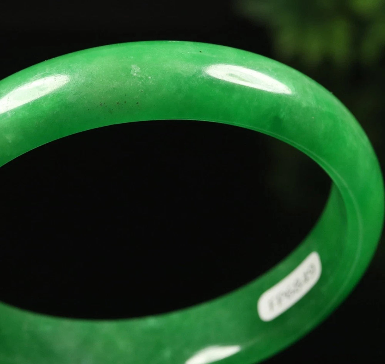 VINTAGE Large Jadeite Emerald Green Jade Bangle Size 61MM Y751