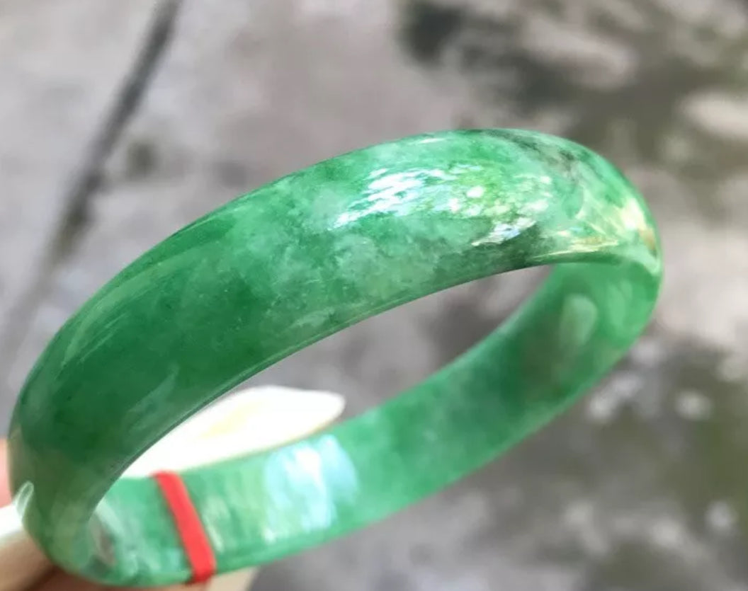 VINTAGE Large Jadeite Green Jade Bangle Size 62mm Emerald Green A464 - JazzyJewelbyAmina 