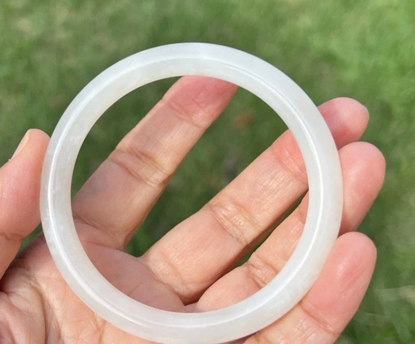 VINTAGE Small Nephrite Jade Bangle Size 56.2 MM Y281 - JazzyJewelbyAmina 